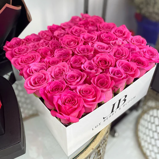 Luxury pink rose box flower delivery Ottawa Lux Berry Bloom
